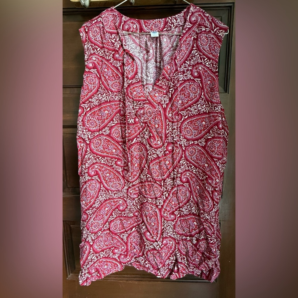NWOT Old Navy Plus Red Sleeveless Paisley Blouse